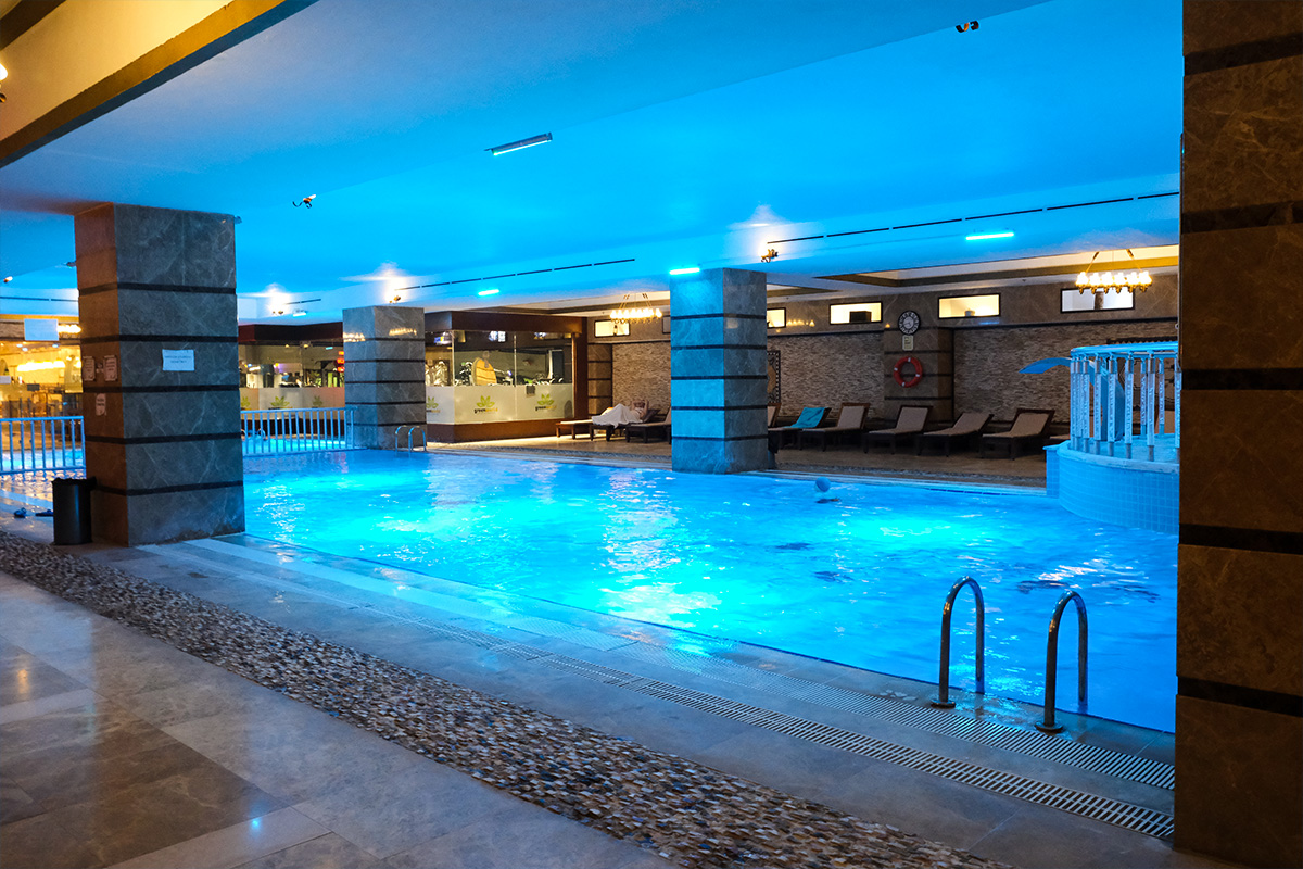 Valention Kapalı Yüzme Havuzu